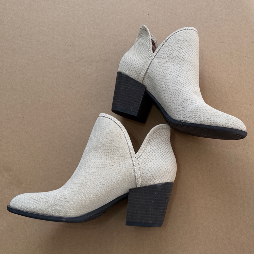 Lucky Brand Cream Textured Ankle Booties with Block Heel - Size 8